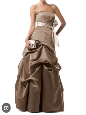 David Novia Satén Sin Tirantes Taupe Latte Formal Vestido de Baile Faja Baile de graduación Talla: 2 Tul Foto 1 de 4