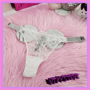 Tanga medio nuovo con etichette Glamorous Victoria's Secret molto sexy pizzo bianco nuovo con etichette - Foto 1 di 12