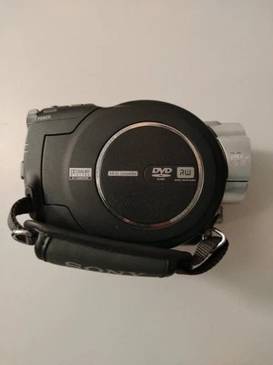 Sony Handycam DCR-DVD150E – Videocamera DVD 8 cm, Zoom Ottico 25×, Argento - Immagine 1 di 4