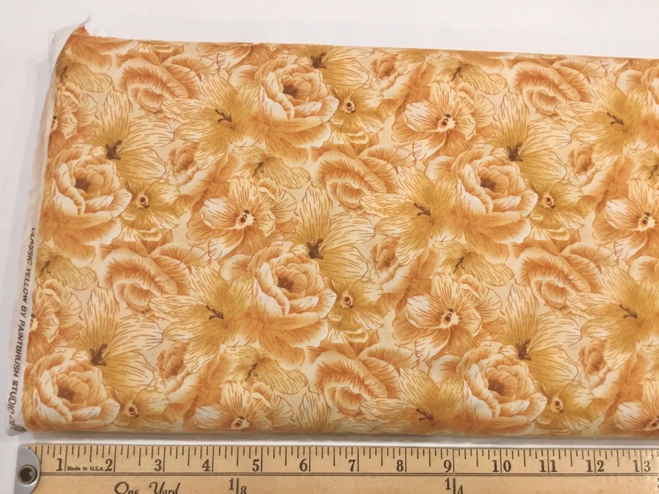 Paintbrush Studios 经典黄色包装玫瑰面料 # 120-7821 - 每码 — 第 1/1 张图片