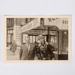 Iris Apfel in Paris 1960s Black and White Photograph 3x4.25" - Picture 1 of 3