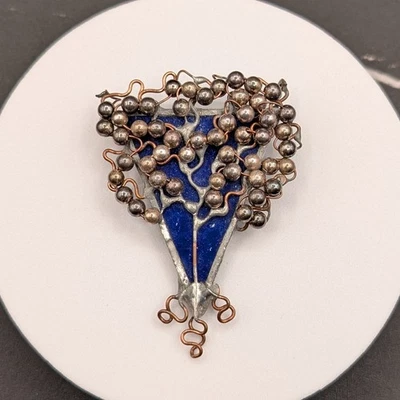 Broche colgante triángulo esmalte azul artesanal mezclado alambre de metal envoltura declaración Foto 1 de 4