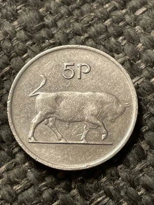 1980 Ireland Eire 5 Penny coin. Irish Harp. Bull. - Image 1 of 2