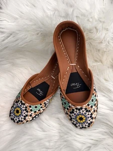 UK 4,5,6,7/Pakistani khussa/ Juttis/ Summer Florals handmade. Suede Like Outer - Picture 1 of 6