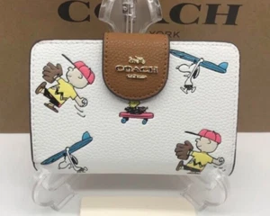 Coach Peanuts Snoopy Charlie Brown Bi-fold Wallet White Outlet C4899 Japan New - Picture 1 of 15