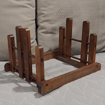 Estantería de madera plegable para medios de nogal vintage Foto 1 de 4