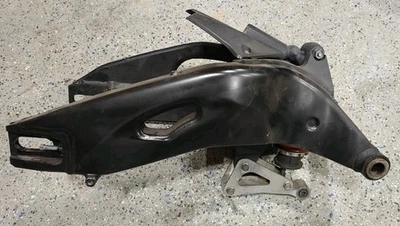 2008-2016 HONDA CBR1000RR OEM ЗАДНИЙ ПОВОРОТНЫЙ РЫЧАГ ЗАДНЕЙ ПОДВЕСКИ ПОВОРОТНЫЙ РЫЧАГ - Изображение 1 из 3