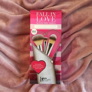 🖌💖IT COSMETICS Limited Edition FALL IN LOVE WITH BRUSHES FLL SZ 💖🖌 3PC SET - Picture 1 of 4
