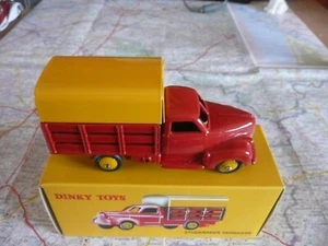 STUDEBAKER Camion Plateau Tapissière DINKY ATLAS réf 25 L  1/55 en boite - Picture 1 of 2