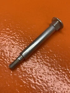 GENUINE STIHL 030 AV 031 AV REAR HANDLE FRAME SCREW BOLT 0000 951 8205 NEW —B9 - Picture 1 of 1