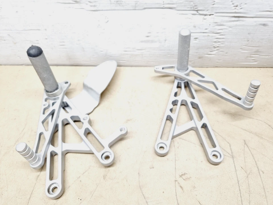 Yamaha R1 4XV Rearsets Race 1998 1999 2000 2001 2002 5jj Foot Rests Rear Sets - Image 1 of 4