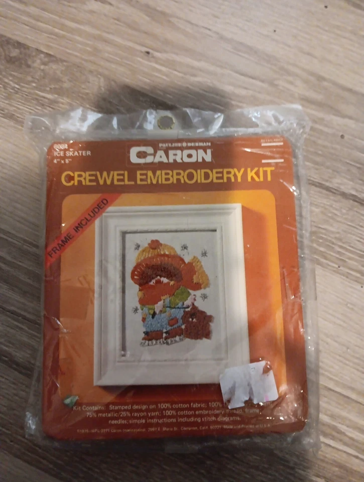 De colección (1975) Kit de Bordado Caron Crewel #6084, Patinador sobre Hielo de 4" x 5" con Marco NUEVO  Foto 1 de 3