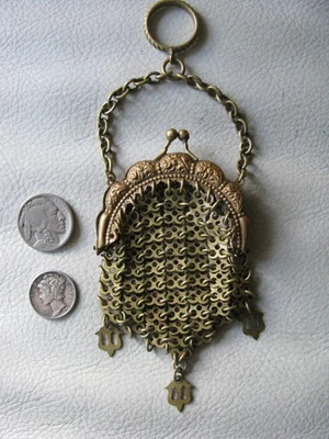 Antiguo monedero Chatelaine con marco dorado elegante de 3 borlas y malla de correo de cadena Foto 1 de 4