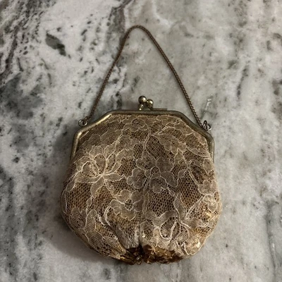 Bolso de Noche Vintage Encaje y Lentejuelas Doradas Pequeño Monedero Bloqueo de Beso Cadena de Metal Foto 1 de 4