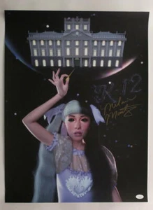 MELANIE MARTINEZ SIGNED AUTOGRAMM 18X24 KONZERT TOUR POSTER - CRY BABY MIT JSA - Bild 1 von 2
