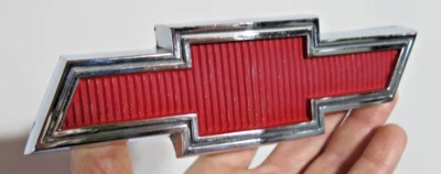 1967 68 CHEVROLET BOWTIE GRILL EMBLEM 3893742 TRUCK BLAZER SUBURBAN OEM CLASSIC - Image 1 of 4