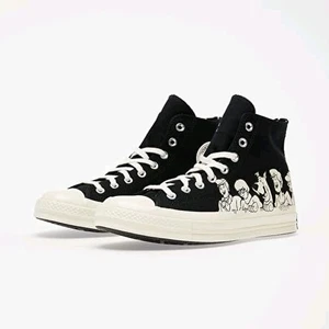Scarpe da ginnastica alte nuove con scatola Converse Scooby-Doo x Chuck 70 taglia UK 4,5 - Foto 1 di 5