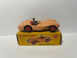 Dinky Toys 104 Aston Martin DB3S, RARE SALMON PINK, Original, Vintage, Boxed. - Bild 1 von 15