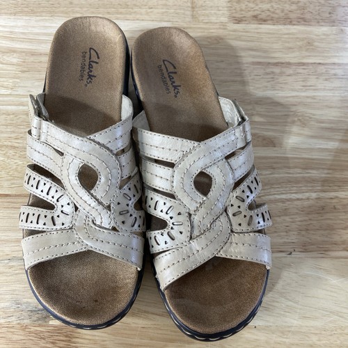 Sandali Clarks Bendables in pelle comodi con zeppa antiscivolo da donna misura 8 m