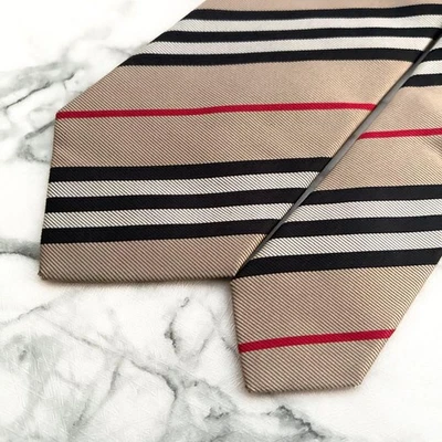 Corbata a Rayas Burberry Sin Usar Color Clásico Calidad Premium Estado SA Foto 1 de 4
