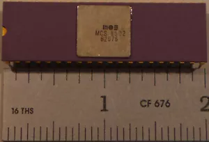 MOS MCS 6502 Vintage Microprocessor Date-Tested & Working! B2076 Apple 1 Era! - Afbeelding 1 van 3