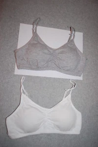 Girls 2 LOT CROP TOP SPORTS BRA Padded Cups HEATHER GRAY & WHITE Size 28 Inches - Picture 1 of 1