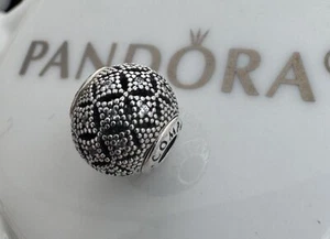 Auténtico Pandora ESENCIA Compasión Dije #796073CZ - Imagen 1 de 4
