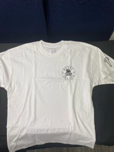 MEDIUM - REBEL SKATES, Schädel mit Huttop, WEISSES T-Shirt, T-Shirt - Bild 1 von 2