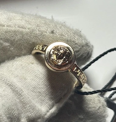 范思哲浅金色金属装饰美杜莎头饰条纹戒指 19 IT 9.5 美国 — 第 1/4 张图片