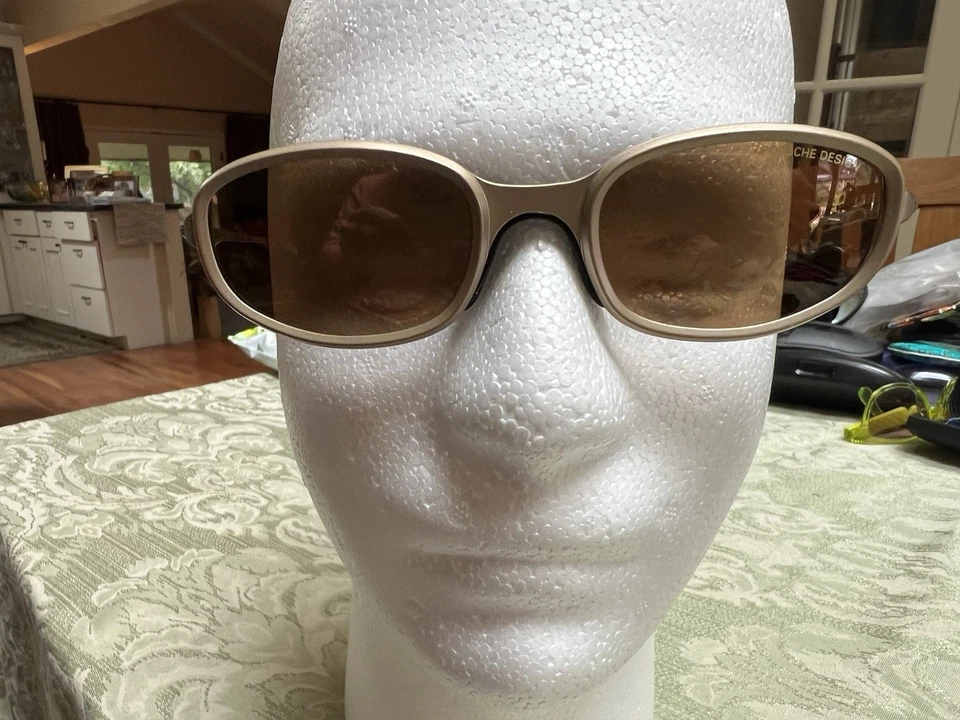 Женские солнцезащитные очки Porsche Design - матовая золотистая цветная оправа - коричневые линзы - Изображение 1 из 4