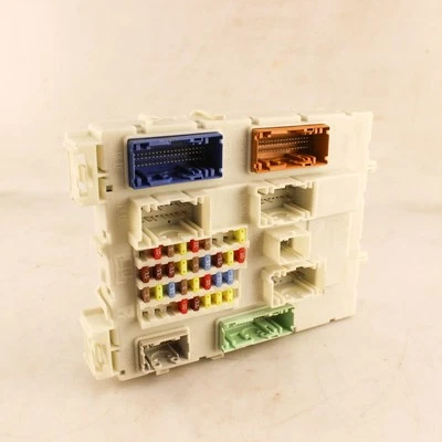 Scatola fusibili Ford Kuga II Van F1DT14A073PF 2.5 benzina 110kw 2015 21384898 - Immagine 1 di 4