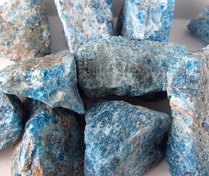 Five Apatite Natural Stone 25-35mm Healing Crystal Weight Loss Clutter Third Eye - Picture 1 of 1