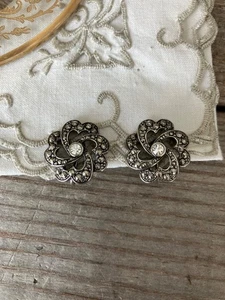 Vintage AVON Faux Marcasite Clear Stone Silvertone Heart Flower Clip On Earrings - Picture 1 of 4