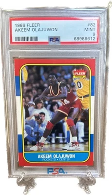 1986 Fleer #82 Akeem Olajuwon PSA 9 - Imagem 1 de 4