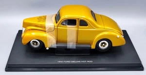 1:18 Universal Hobbies 1940 Ford Deluxe Hot Rod Gold & Orange - Picture 1 of 3
