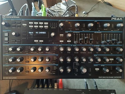 Novation Peak mit Stand zu verkaufen - Bild 1 von 2