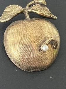 Vintage Original By Robert Large Apple With Worm Faux Pearl Pin Brooch Signed - Picture 1 of 4