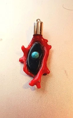 Colgante italiano de coral rojo, azabache y turquesa. Foto 1 de 2