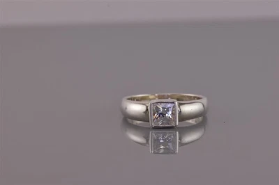 Anillo de plata esterlina con banda de circonita cúbica corte princesa en caja 925 talla: 7 Foto 1 de 4