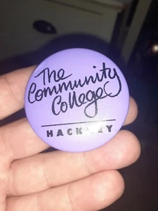 Insignia vintage de Hackney Community College - Imagen 1 de 2