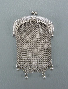 Ravissant petit porte monnaie en argent massif, décor Louis XVI , 1900's. - Picture 1 of 7