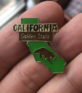 California enamel pin vintage NOS Golden State hat lapel bear tourist souvenir - Picture 1 of 2
