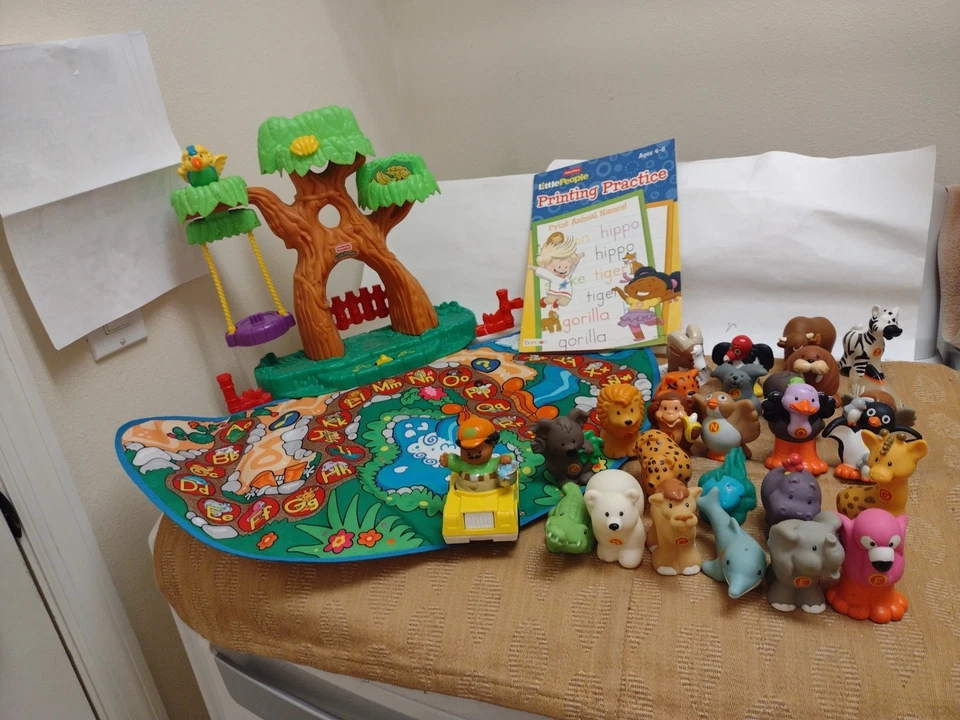 FiPRLittlePeople Alphabet Zoo A-Z Playset 26 Animals  +ZookeeperComplete Working - Image 1 of 4