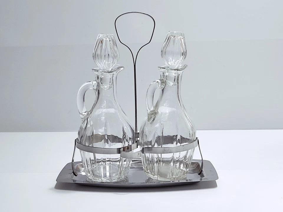 Oliera acetiera antica color argento in vetro vintage olio aceto Anni 60 70  - Immagine 1 di 4