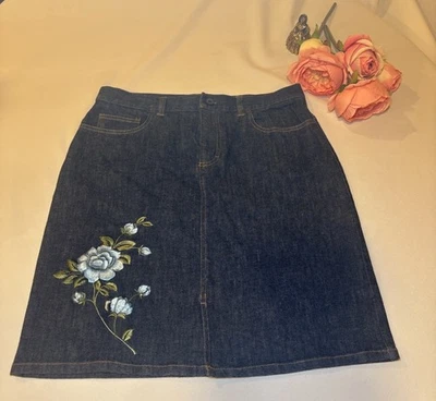 Ann Taylor Jeans Dark Denim Skirt Front Slit Embroidered Blue Rose Flower Size10 - Image 1 of 4