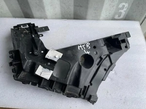 OEM VOLVO XC40 MK1 REAR LEFT BUMPER BRACKET 31690705 GENUINE (MISSING CLIPS) - Foto 1 di 5