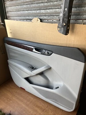 2014-2015 VOLKSWAGEN PASSAT FRONT LEFT DOOR TRIM PANEL OEM 561867011 - Image 1 of 4