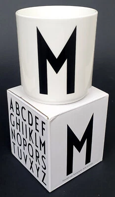 DESIGN LETTERS Buchstabe M Porzellan Becher Design Arne Jacobsen NEU in OVP - Bild 1 von 2