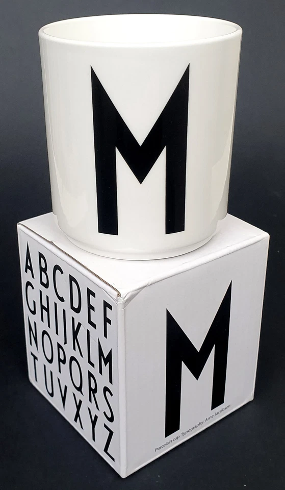 DESIGN LETTERS Buchstabe M Porzellan Becher Design Arne Jacobsen NEU in OVP - Bild 1 von 2