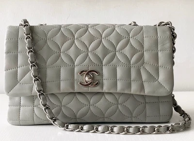 Chanel Clásico Solapa Mini Cadena Bolso de Hombro Bandolera Gris Plata Mujeres Diseñador Foto 1 de 4